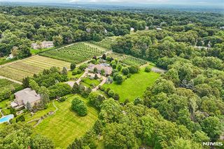 4 Justin Ct, Saddle River, NJ 07458
