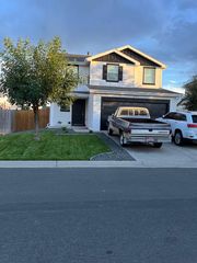 851 Willow Dr, Lochbuie, CO 80603