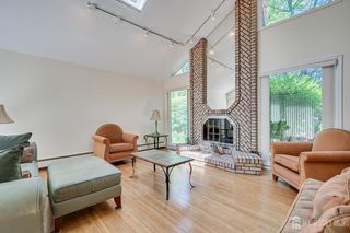 8 Parkside Dr, North Brunswick, NJ 08902