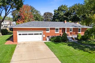 854 E  Cecil St, Neenah, WI 54956