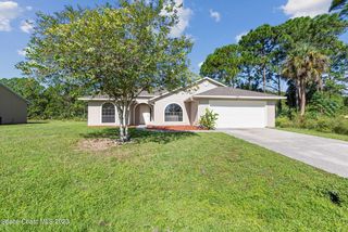 1438 Amador Ave NW, Palm Bay, FL 32907