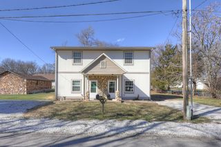 1001 Orchard St, Carthage, MO 64836