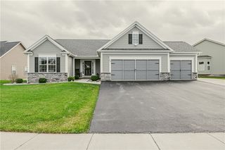 289 Avery Park Ln, Rochester, NY 14612