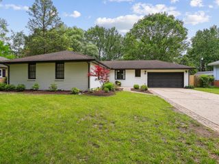 1107 Foothill Dr, Champaign, IL 61821