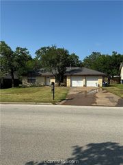 2003 Southwood Dr, College Station, TX 77840
