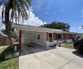 1069 2nd St SW, Largo, FL 33770