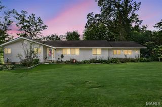 242 Gall Rd, Columbia, IL 62236
