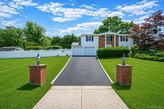 2 Barry Lane, Mount Sinai, NY 11766