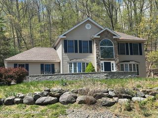 110 Osprey Ct, East Stroudsburg, PA 18301