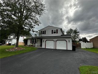 5385 Amalfi Dr, Clay, NY 13041