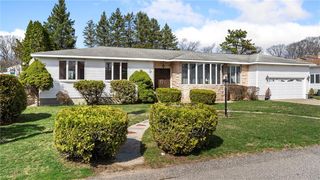 135 Carlson Dr, Cumberland, RI 02864