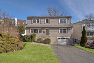 9 Walnut Lane, Harrison, NY 10528