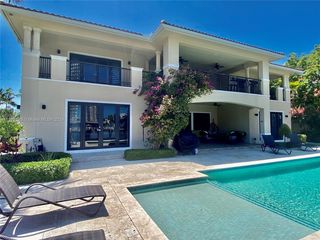 513 Palm Dr, Hallandale, FL 33009