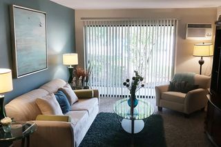 619 Plum Grove Rd #585-1D, Roselle, IL 60172