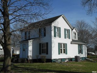 401 E  Woods St, Avon, IL 61415