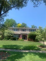 5453 Kilbourne Dr, Lyndhurst, OH 44124