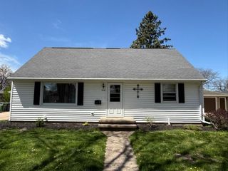 328 N  Roger St, Kimberly, WI 54136