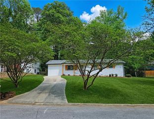 2450 Elkhorn Dr, Decatur, GA 30034