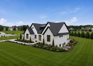 9034 York Crest Dr, Saline, MI 48176