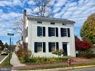18 S  Front St, Selinsgrove, PA 17870