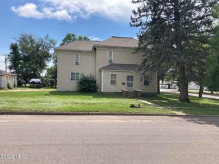 404 E  Pine St, Sisseton, SD 57262