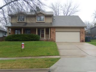 1627 NW 103rd St, Clive, IA 50325