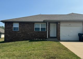 126 W  Terrace Ct, Sparta, MO 65753