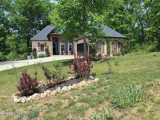 446 Tanzanite Trl, New Tazewell, TN 37825