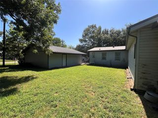 304 S  Lafayette St, Campbell, TX 75422