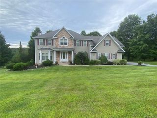 5 Country Woods Dr, Chester, NY 10918