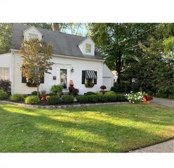 22 Hawthorne St, Longmeadow, MA 01106