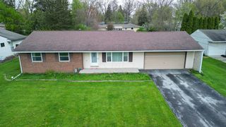 1220 Arbor Ln, Marion, OH 43302