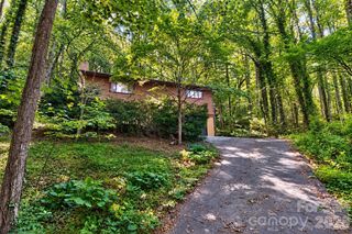 8 Shadywood Cir, Asheville, NC 28803