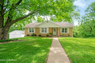 220 Indian Meadow Dr, Jefferson City, MO 65101