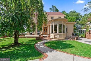 122 King St, Edgewater Park, NJ 08010