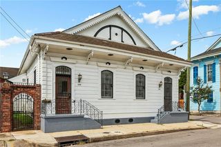 4102 Dauphine St, New Orleans, LA 70117