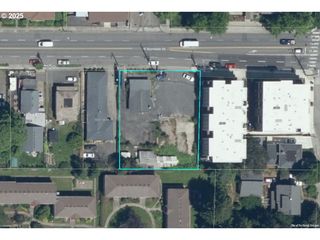 5842 E  Burnside St, Portland, OR 97215