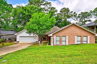 1925 E  Lake Dr, Huntsville, TX 77340