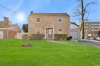 31 Clarendon Road, Hempstead, NY 11550