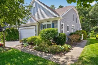 6 Autumn Gln, Plymouth, MA 02360