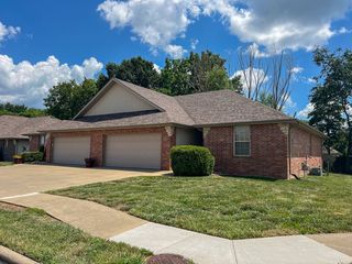 2974 W  Swallow St, Springfield, MO 65810