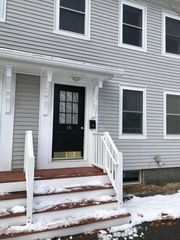 16 Spring St, Newmarket, NH 03857
