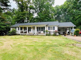 1144 W  Cherry Ave, Selmer, TN 38375