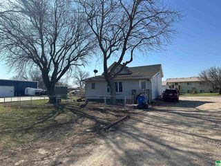 1215 1/2 E  Cherry St, Vermillion, SD 57069