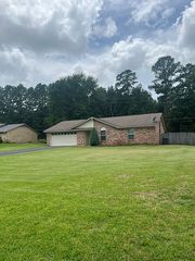 311 Hillshore Dr, Longview, TX 75605
