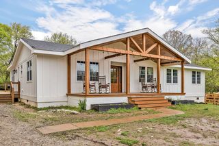2539 Double Branch Rd, Columbia, TN 38401