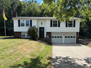 476 Oaklawn Dr, Pittsburgh, PA 15241