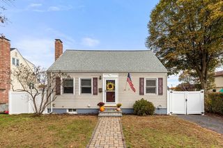 85 Como Rd, Hyde Park, MA 02136