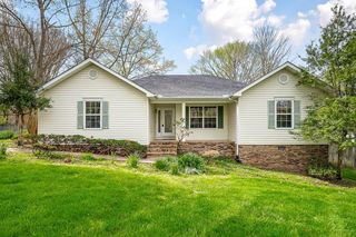 1050 Tanglewood Dr, Cookeville, TN 38501