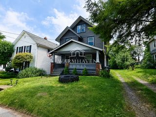 30 W  Hiram St, Barberton, OH 44203
